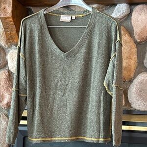 Dantelle Women's Olive Green V-Neck Sweater, Size S